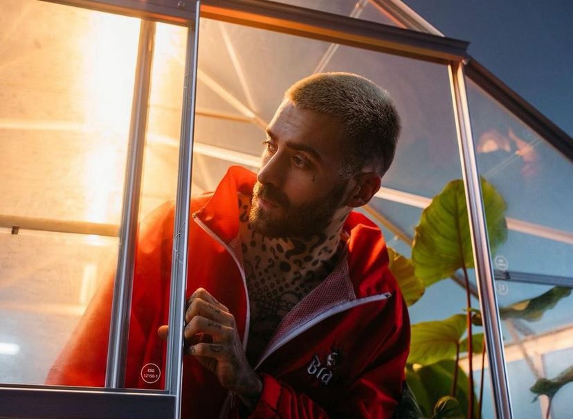 Quebonafide w klipie "MATCHA LATTE"