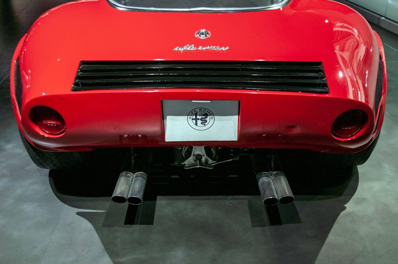 Klasyczna Alfa Romeo 33 Stradale (1967)