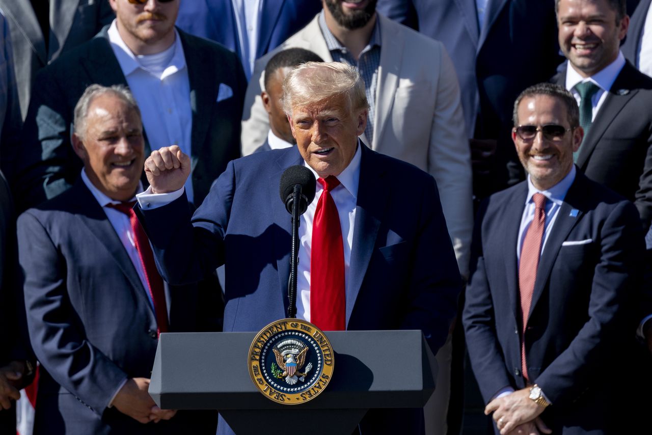 "Odzyskujemy nasz kraj". Trump świętuje 100 dni prezydentury