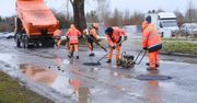 Lublin: Ruszyły intensywne pozimowe naprawy dróg. Drogowcy pracują w trybie trzyzmianowym