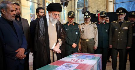 Izraelskie naloty na Iran podnoszą ceny ropy. Kluczowy punkt na mapie znów zagrożony