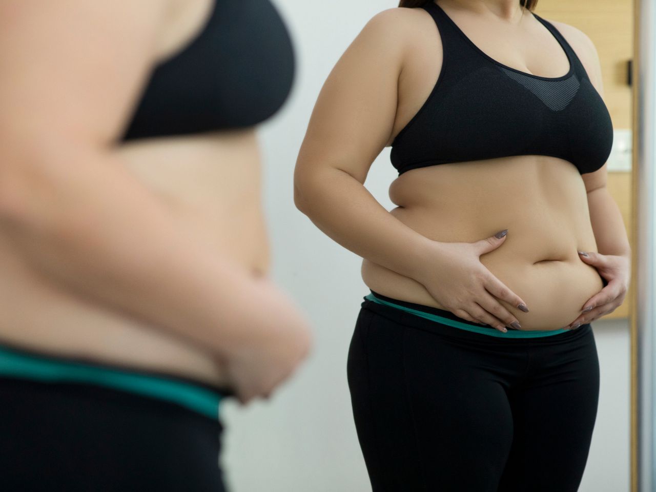Oponka na brzuchu może prowadzić do otyłości brzusznej