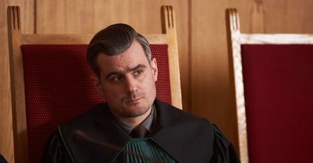 "Mecenas Porada". Pawlicki przeszedł metamorfozę do serialu. Wiemy, jak wyglądała charakteryzacja
