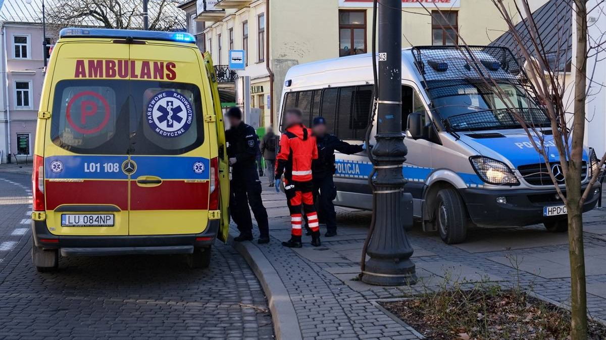 Policjanci przy zatrzymanym mężczyźnie ujawnili biały proszek