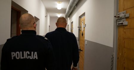 Porwał do VW Polo młodą kobietę. Policjanci ruszyli w pościg