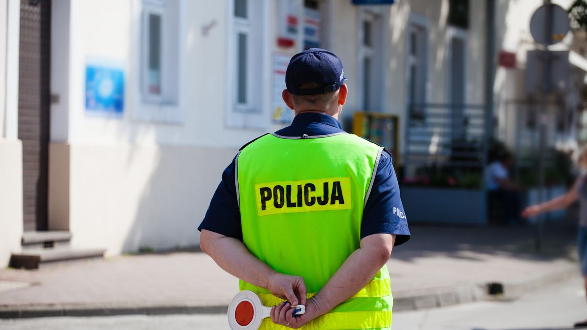 Komendanci służb (Policji, Straży Granicznej i Pożarnej) dostali pokaźne nagrody, funkcjonariusze w większości nic.