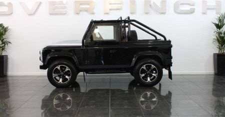 Overfinch Land Rover Defender 90 SVX - luksusowe wnętrze surowej terenówki