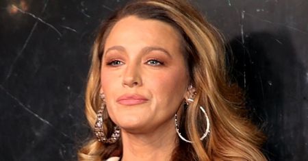 Blake Lively w żyrafim komplecie. Tym razem NIE ZACHWYCIŁA? "Wygląda, jakby się urwała z 2006 roku" (ZDJĘCIA)