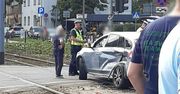 Warszawa: Kierujący Volvo wjechał pod tramwaj na Woli
