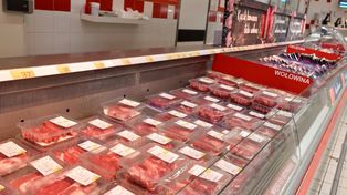 W składzie zmielone pazury i kości. Polacy jedzą na potęgę