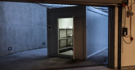 Zabrakło miejsc w prosektorium. Przed Szpitalem Południowym stanął kontener
