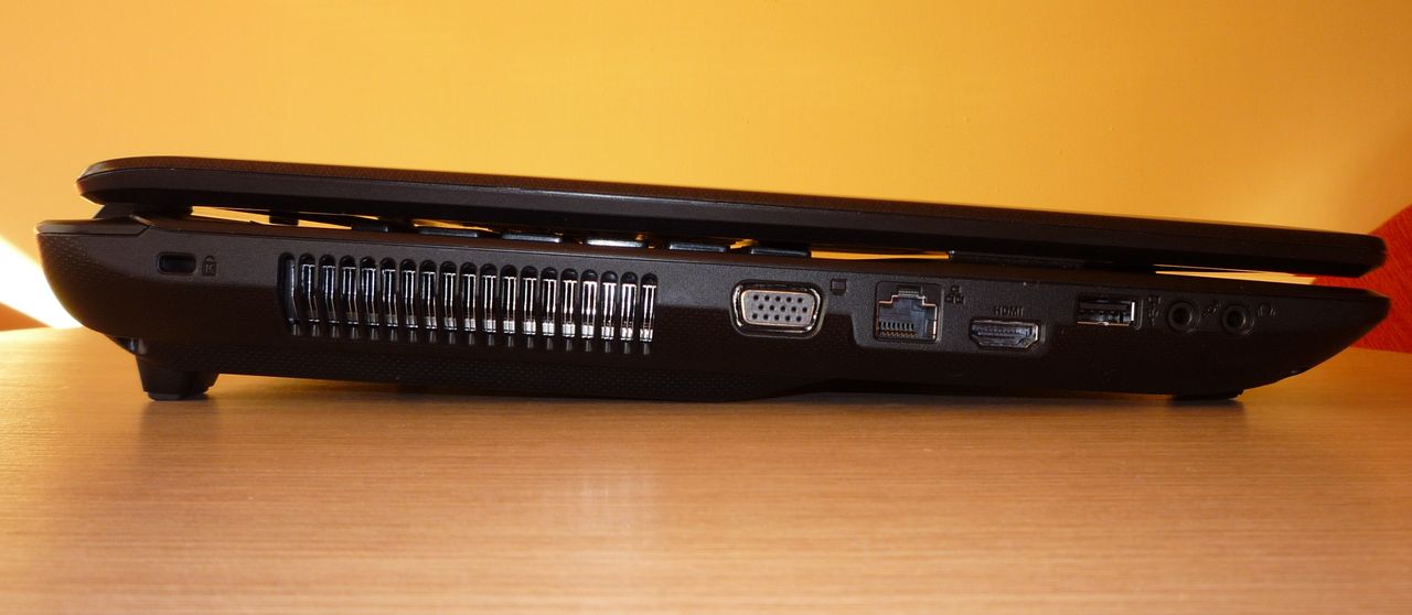 Asus K93SV - ścianka lewa (Kensington Lock, VGA, LAN, HDMI, USB 2.0, 2 x audio)