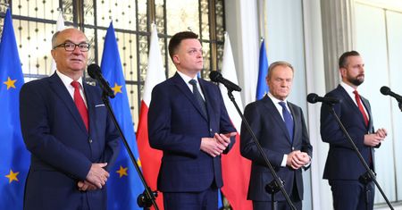 Stanowisko nie dla Hołowni? "Sztuczny problem"