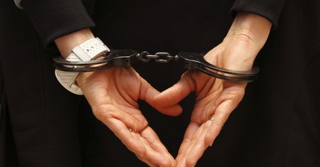 Miłośnik whisky i kosmetyków w rękach ostrowieckich policjantów