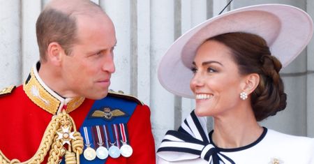 Książę William pozuje z dziećmi z okazji Dnia Ojca. Na fotografii zabrakło księżnej Kate (FOTO)