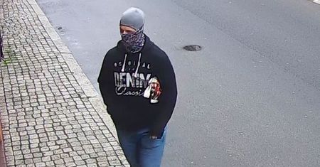 Bolesławiec. Napad na jubilera. Policja publikuje wizerunek sprawcy