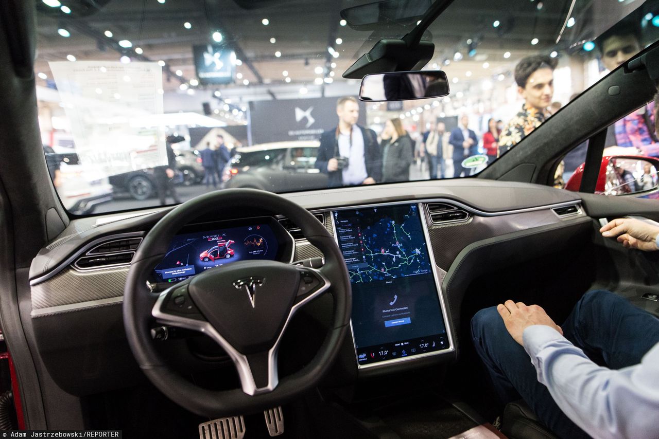 Tesla została zhakowana (fot. East News/Adam Jastrzebowski/REPORTER