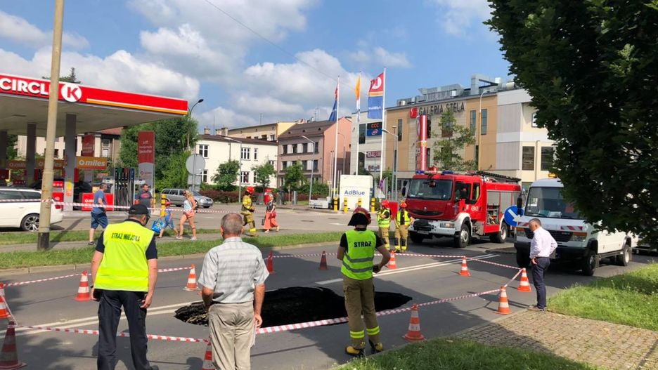 Cieszyn. Nagle pojawiła się wielka dziura na ul. Kolejowej. 