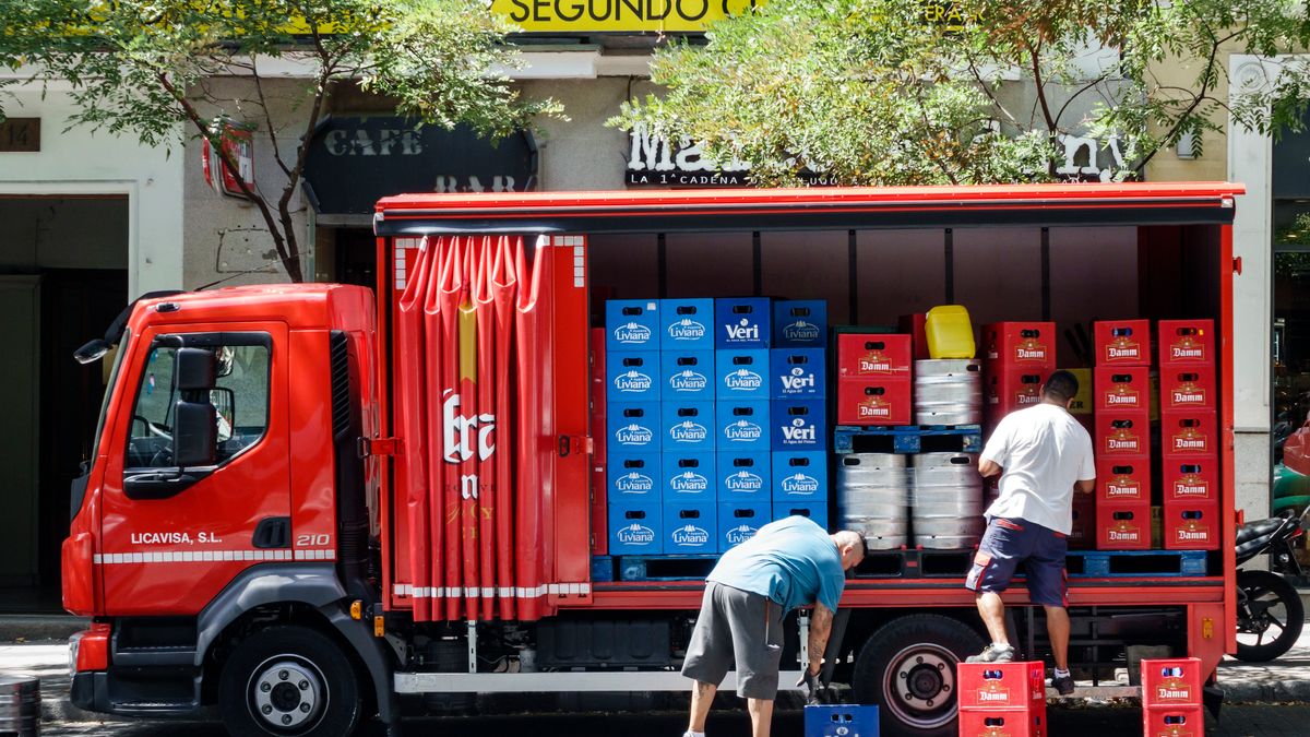 Kierowcy ciężarówek są szczególnie narażeni na upały. Powinni uważać podczas postojów