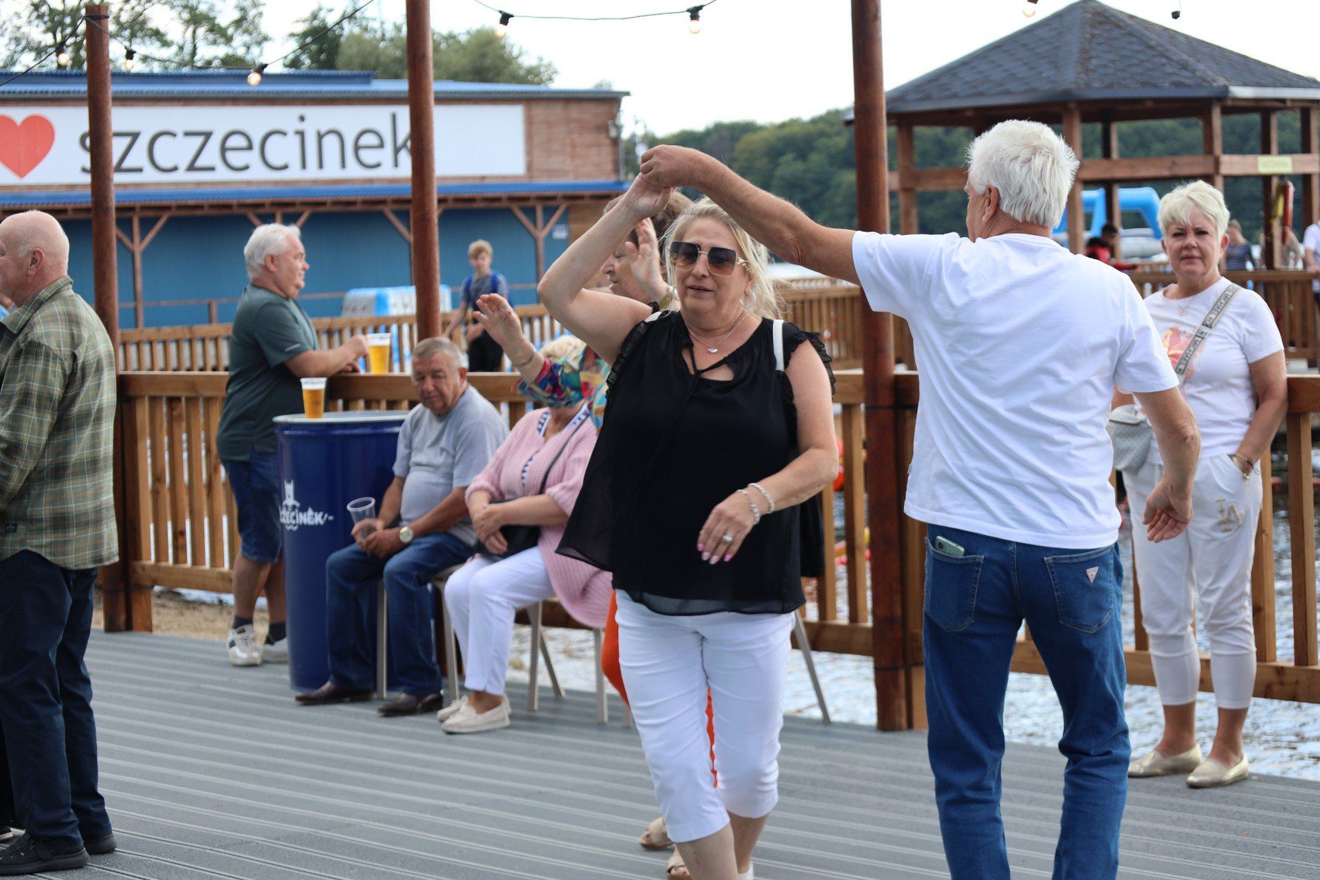 Dansing dla seniorów na plaży miejskiej w Szczecinku