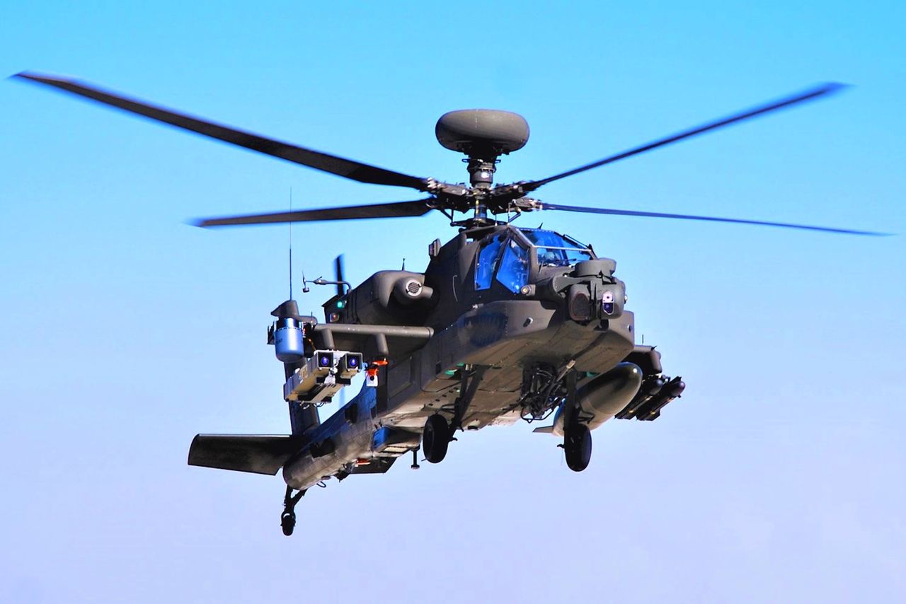Śmigłowiec Apache z pociskami Spike NLOS