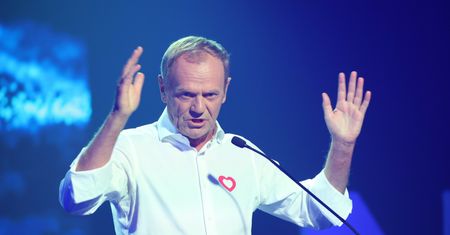 Wyjazd nad morze. Tusk wyliczył rachunek polskiej rodziny. "Wstydzę się za ten rząd"