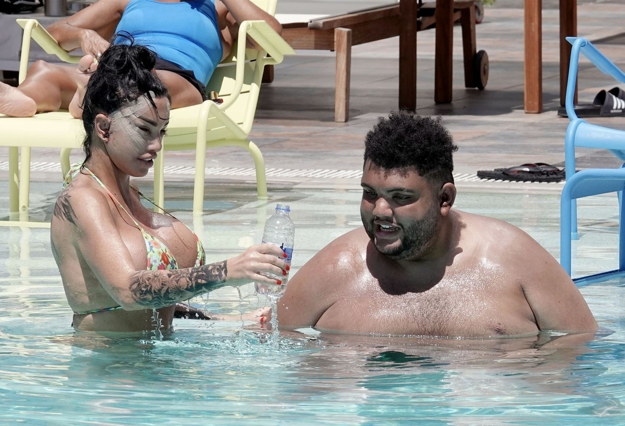 Katie Price w bikini. Pokazała się świeżo po operacji plastycznej