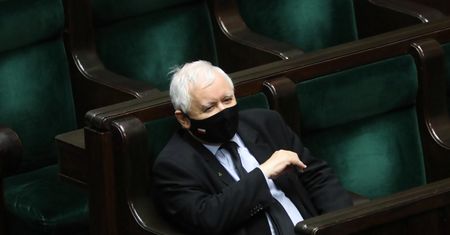 Ziobro i Gowin poza Sejmem? Jest sondaż
