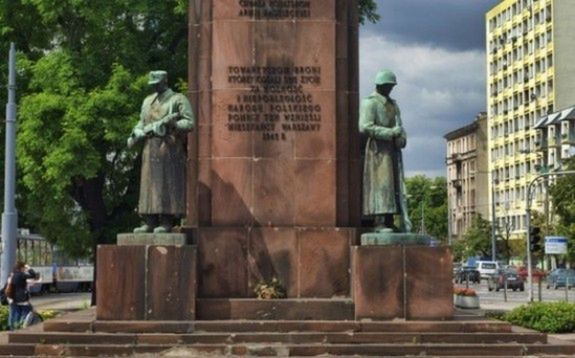 Pomnik Czterech Śpiących przeniesiony na Ochotę?