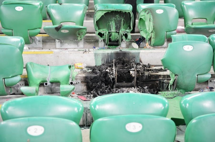 Kibole zdemolowali własny stadion! (zdjęcia)