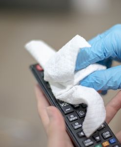 Czyszczenie odbiorników. Oto jak nie zniszczyć przy okazji ekranu.