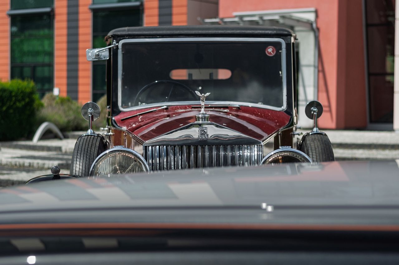 Rolls-Royce Phantom II (1935) i Rolls-Royce Phantom VIII (2025)