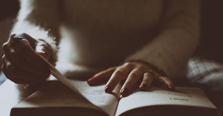 Napięcie do ostatniej strony – jak są zbudowane współczesne thrillery?