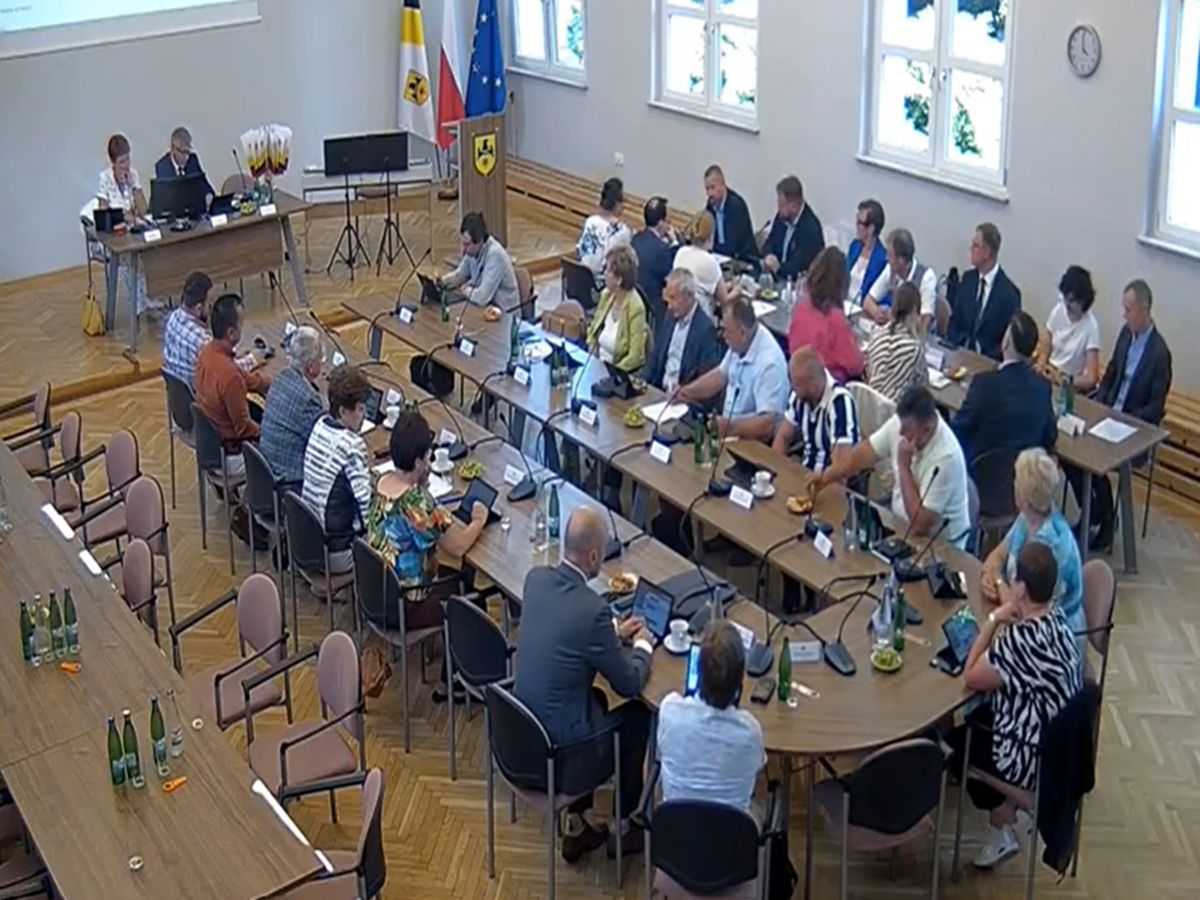 Skandal w Namysłowie. Radny PiS wyprowadzony przez Straż Miejską