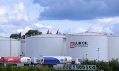 Trump nakłada cła, a UE tłumaczy się z rosyjskiej ropy z Indii