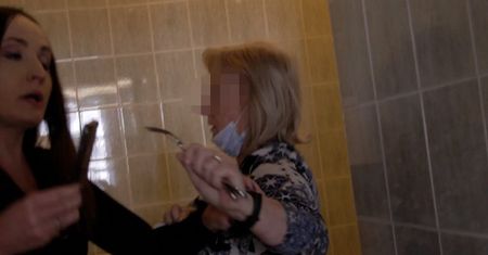 Dziennikarze "Gazety Wyborczej" zostali zaatakowani nożem w Sejmie? Publikują wideo