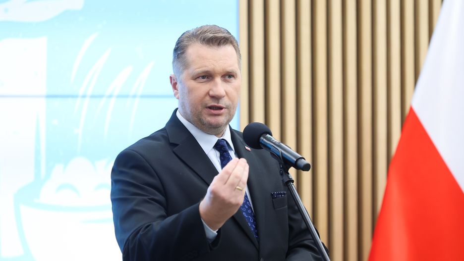 Warszawa, 05.10.2023. Minister edukacji i nauki Przemysław Czarnek podczas ogłoszenia programu "Sieć badawcza uczelni przyrodniczych na rzecz rozwoju polskiego sektora mleczarskiego", 5 bm. w siedzibie Ministerstwa Edukacji i Nauki w Warszawie. (amb) PAP/Szymon Pulcyn