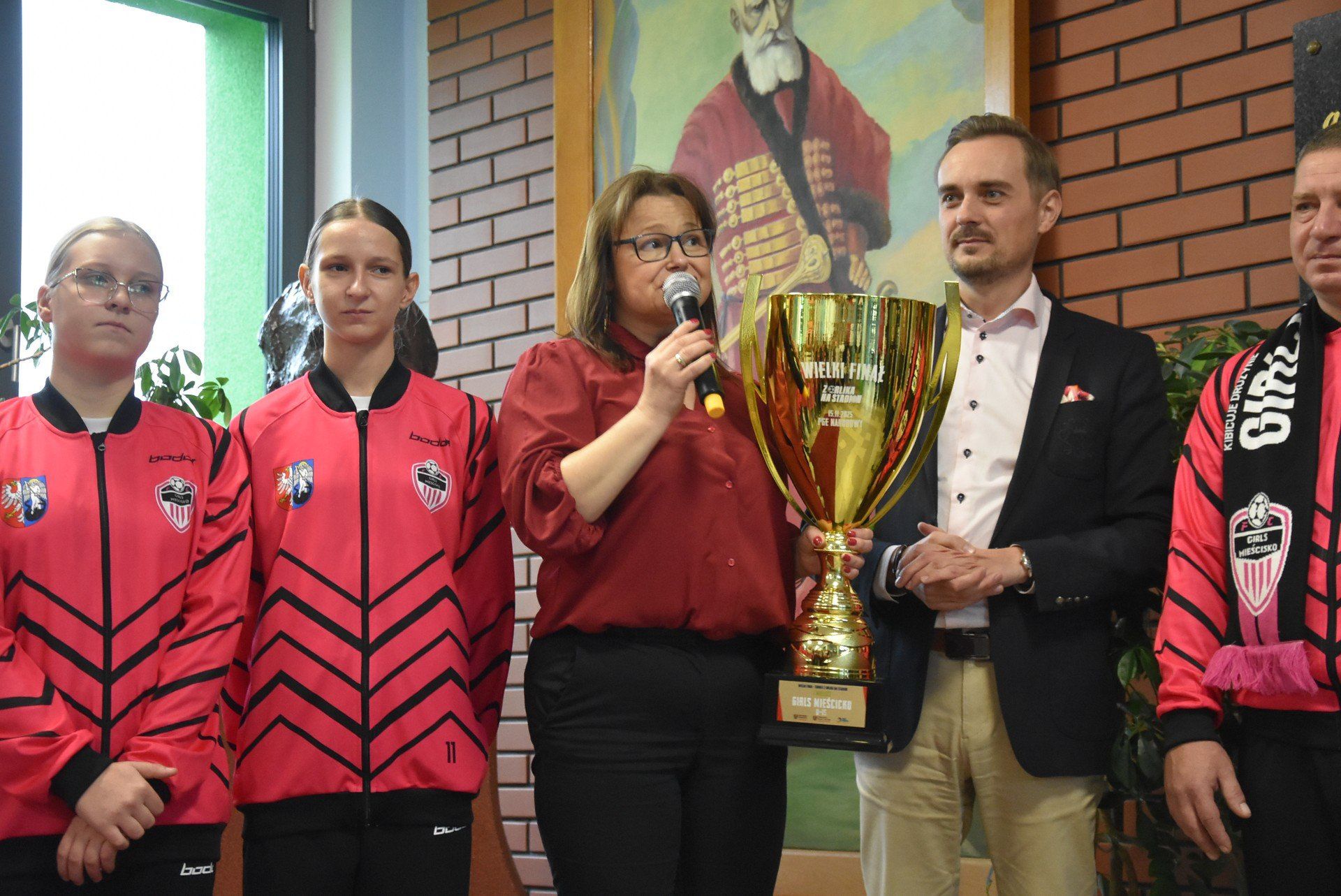 Powitanie młodych zwyciężczyń II turnieju