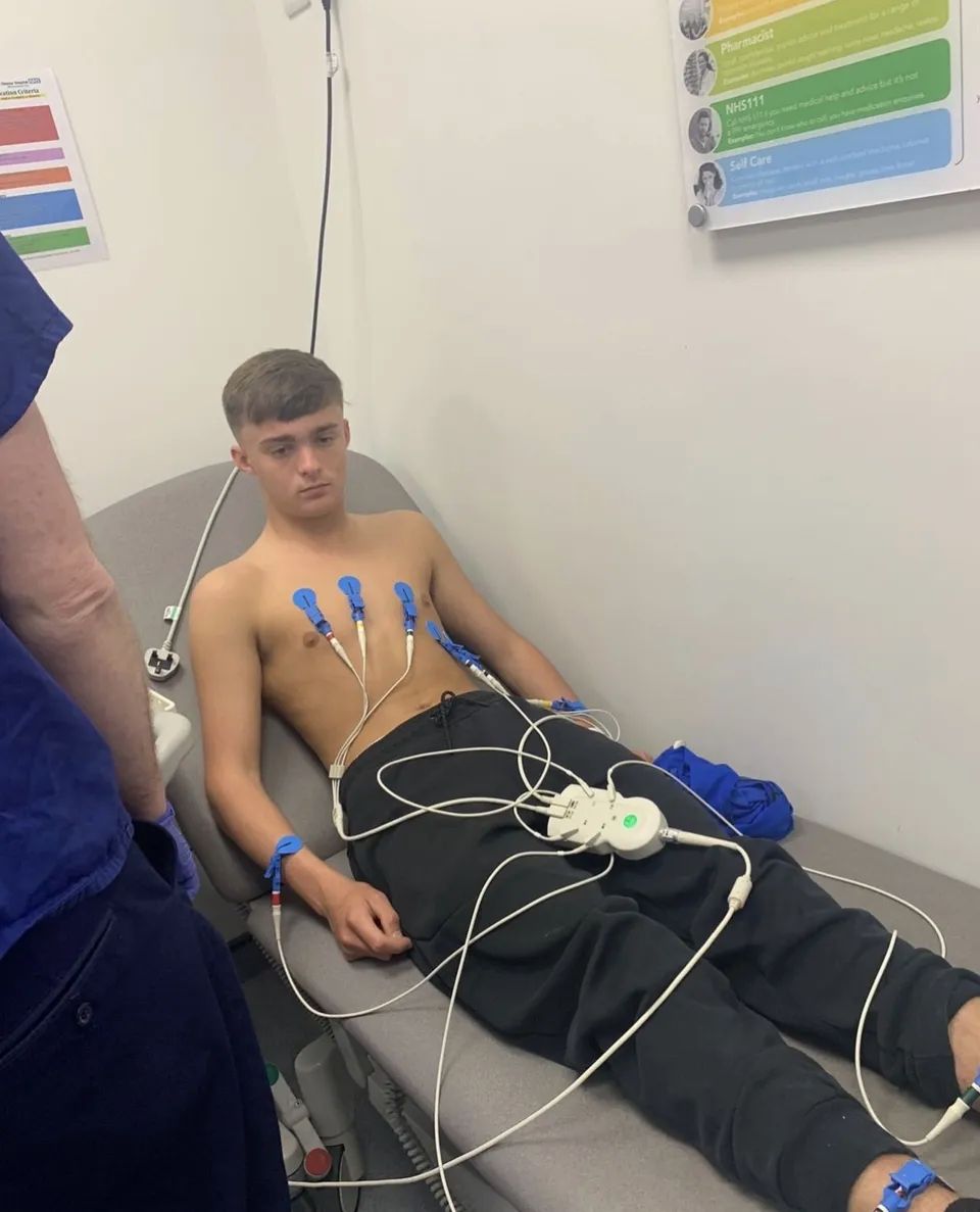 Alex ma pęknięte płuco