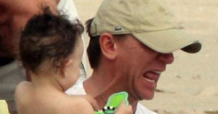 Daniel Craig z dzieckiem i dziewczyną