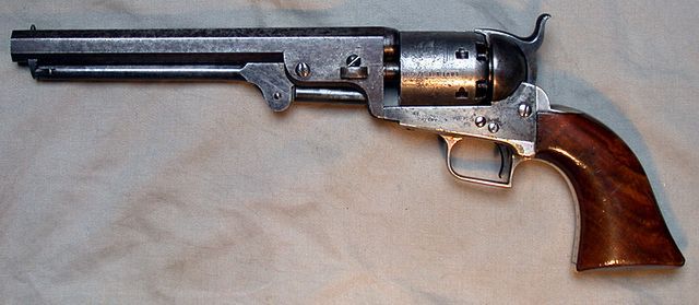 Colt Navy 51 Squarebeck (fotka z Wikimedia Commons)