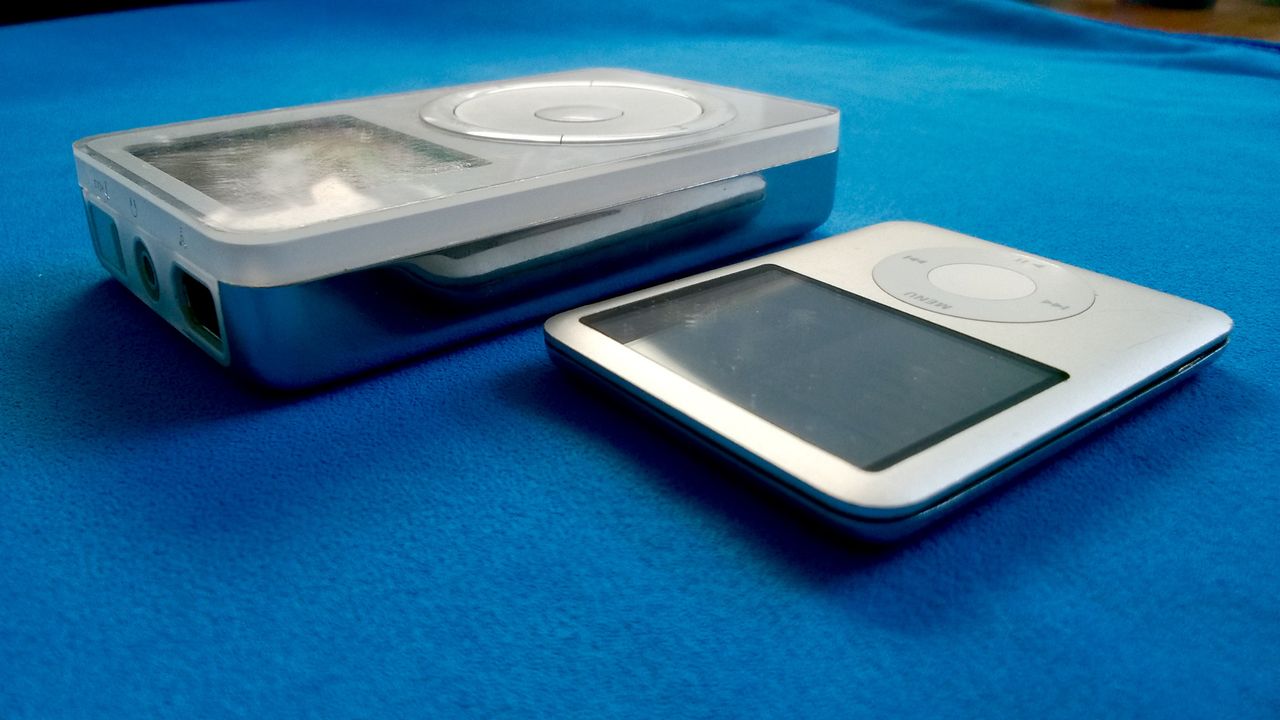 Pierwszy iPod 4 GB i iPod Nano 3 Gen. także 4 GB. 