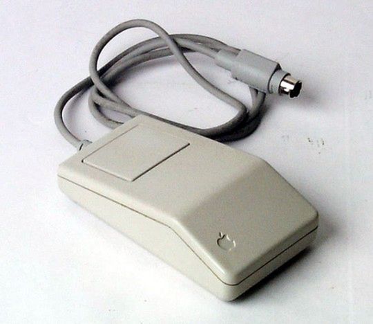 Apple Desktop Bus Mouse - niezbędne wyposażenie każdego komputera Apple z lat 1987-1992