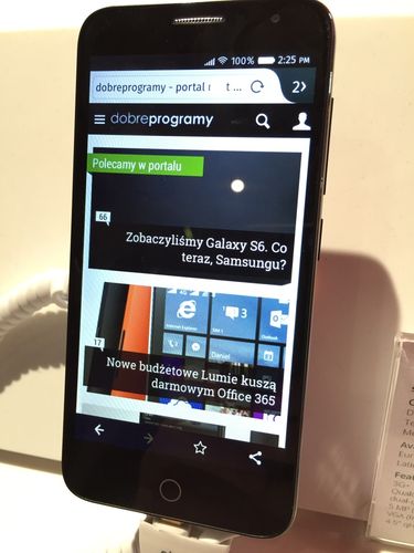 … oraz telefon najcieńszy (Alcatel One Touch Fire E)