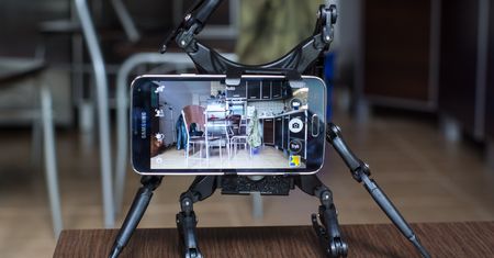 Life Phorm — owadopodobny statyw na tablet, telefon i aparat