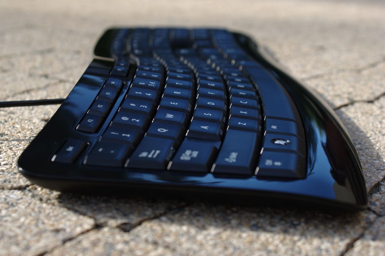 Microsoft Comfort Curve Keyboard 3000 — niedrogo i ergonomicznie