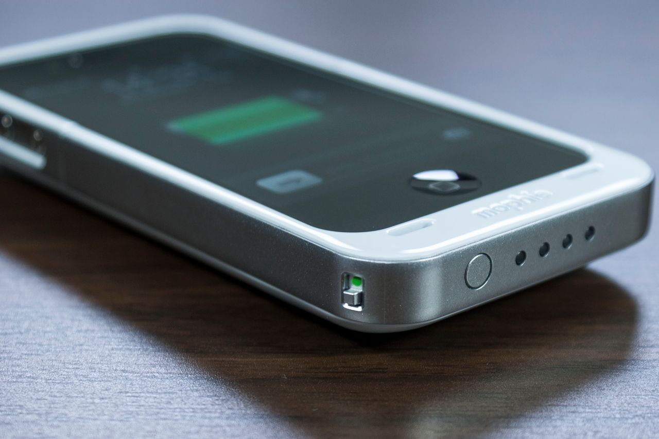 mophie juice pack air — smukły kompromis dla głodnego iPhone'a