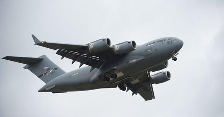 Samolot armii USA zabrał z Kabulu pięciokrotnie więcej pasażerów niż to dopuszczalne.