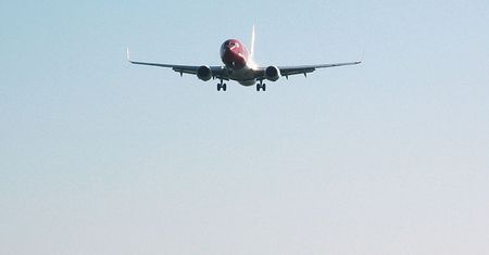 Pociągiem za długo? Polacy przesiadają się do samolotów