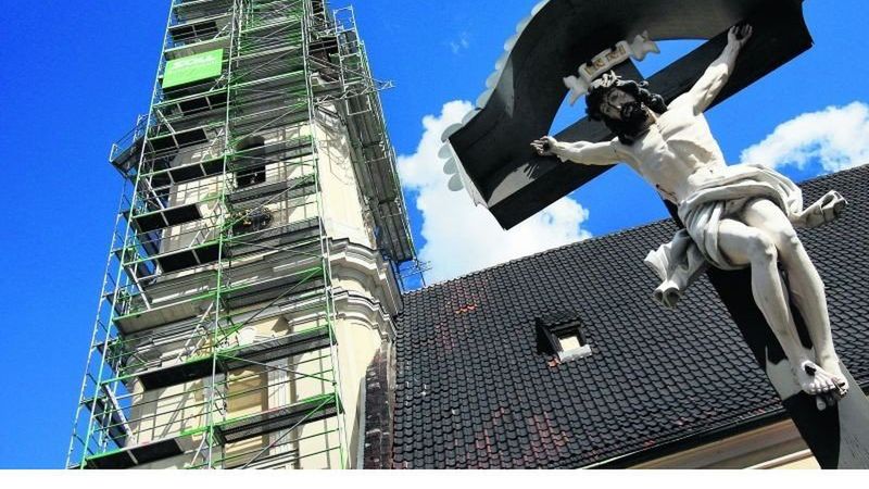 Rusztowanie wznosi się wokół wieży kościoła św. Maurycego. Odnawiany będzie hełm